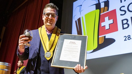 Amtierender Weltmeister der Bier-Sommeliers Giuliano Genoni ausgezeichnet.