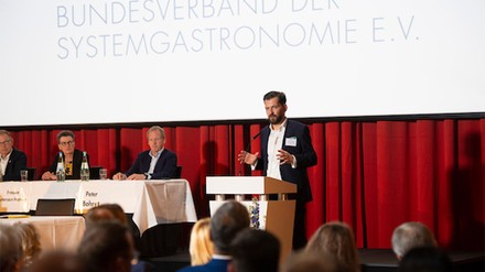 BdS-Hauptgeschäftsführer Markus Suchert auf der Mitgliederversammlung in Bonn