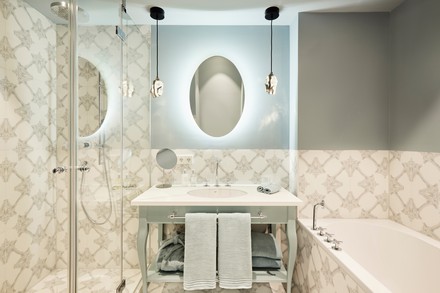 Hotelbad im The Leo Grand