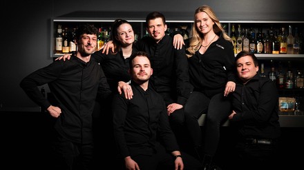 Barteam von The Curtain