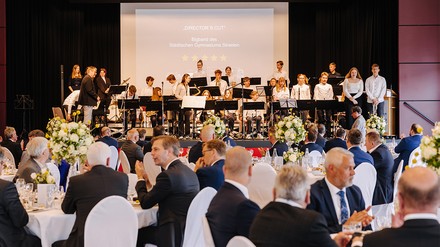 Das Veranstaltungsprogramm der 100-Jahrfeier lus Gäste dazu ein, in die Vergangenheit zu reisen.