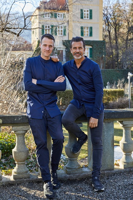 Marcel Skibba mit Eigentümer Andreas Caminada vom Restaurant Schweizer Schloss Schauenstein (Foto: © Oriani Origone)