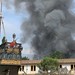 Rauch ist über einem Gebäude im Europa-Park zu sehen. Im Europa-Park in Rust ist ein Brand ausgebrochen.