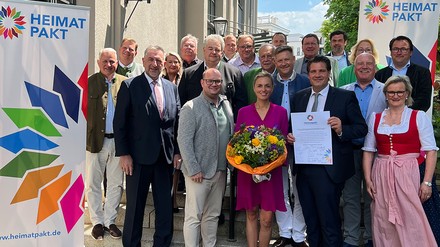 Heimatpakt Vorstand: Der Gründungsvorstand des Heimatpaktes (v. l.): Schriftführer Lars Bubnick, Geschäftsführer des Landesinnungsverbands für das bayerische Fleischerhandwerk, 2. Vorsitzender Dr. Thomas Geppert aus Bad Aibling, 1. Vorsitzende Barbara Stadler aus Anzing sowie Schatzmeister Günther Felßner, Präsident des Bayerischen Bauernverbandes