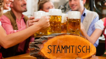 Das Wirtshaus ist als Kulturträger und sozialer Dreh- und Angelpunkt ein essenzieller Bestandteil eines attraktiven Alltags- und Urlaubsraums in Bayern und sowohl für Gäste als auch für Einheimische ein wichtiger Pfeiler der bayerischen Lebensqualität. Viele kleine, traditionsreiche Wirtshäuser im ländlichen Raum mussten jedoch in den letzten Jahren in Bayern schließen.