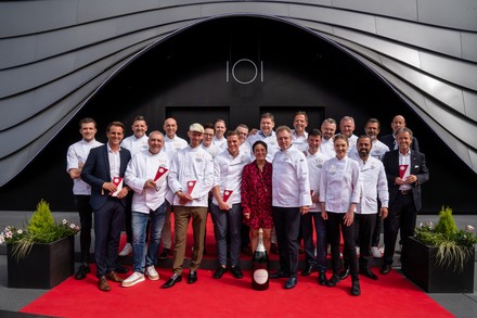 Die prämierten Köche des Hornstein-Rankings vor der Restaurant-Weltneuheit "Eatrenalin" (Foto: © Europa-Park)