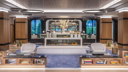 Lobby mit Bar im DoubleTree by Hilton Berlin Ku’damm