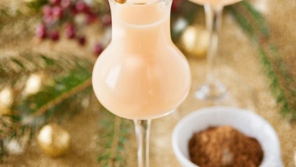 Eierpunsch mit Zimtsterndeko