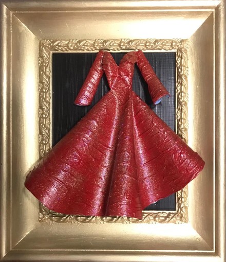 Ein knallrotes Kleid. Das macht etwas her! (Foto: © Stéphan Koerwyn)