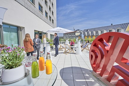 Die neue Dachterrasse des NH Collection München Bavaria bietet eine Außenfläche, die als Veranstaltungsräumlichkeit genutzt werden kann.