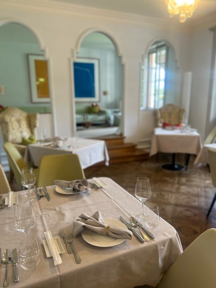 Das Pop-up-Restaurant „Asia meets Zuoz“ öffnet ab dem 13. Juli 2023 im 'Damensalon' des Castells seine Türen. (Foto: © Hotel Castell)