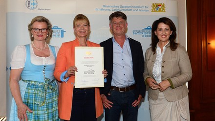 Rina den Drijver und Stefan Kastner mit Angela Inselkammer und Michaela Kaniber