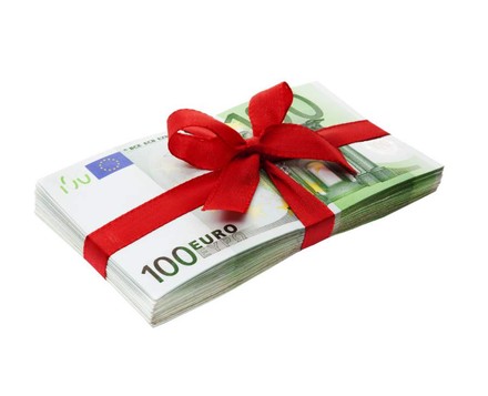 100 Euro Scheine in Schleife