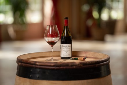 Der 2021 ersteigerte „Monthelie Les Duresses Cuvée Lebelin“ kann nun im Brenners Park-Hotel & Spa genossen werden. (Foto: © Andreas Stephany)