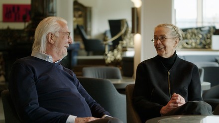 Szenenbild aus der SWR-Dokuserie „Verbannte Sterne“: Renate und Heiner Finkbeiner sind die 7. Generation des Traditionshauses Traube Tonbach