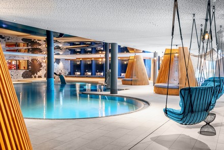 Komplett renoviertes Hallenbad im stylischen Family Spa. (Foto: © Matthias Dengler)