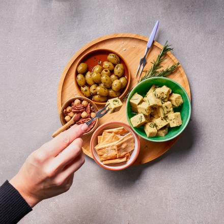 Viva la Faba stellt veganen Käse aus Ackerbohnen her. (Foto: © Viva la Faba)