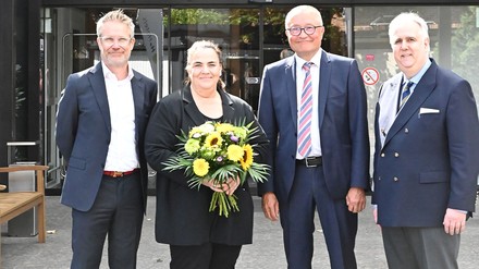 V. l. n. r.: Thomas Querl (Geschäftsführer H-Hotels GmbH), Christina Dinklage, Jochen Klauder, Thomas Haas (Geschäftsführer H-Hotels GmbH) (Foto: © H-Hotels.com)