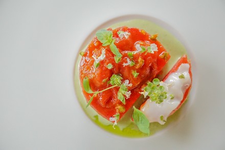 Auf der kohlenstofffreien Speisekarte finden sich zahlreiche lokal-typische Gerichte wieder. (Foto: © Sheraton Maldives Full Moon Resort & Spa)