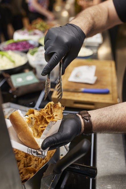 Beim offiziellen Launch-Event wurde der plant-based Kebab in verschiedenen Gericht-Kreationen zum Probieren angeboten.