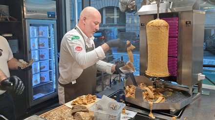 Plant-based Kebab von The Vegetarian Butcher und Düzgün