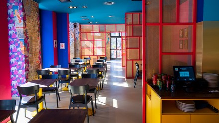 Seit dem Frühsommer empfängt Mr. Chai Wala Gäste auf der berühmten Berliner Essensmeile in Charlottenburg in der Kantstraße.