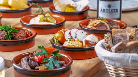 Viele kleine Vorspeisen im Tapas-Format. (Foto: © H-Hotels.com)