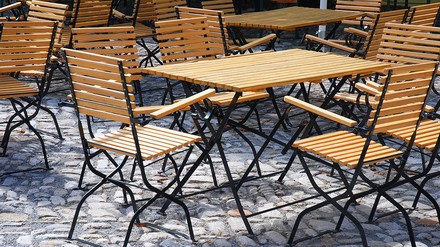 Damit die Stühle in den Wirtschaften und Restaurants nicht leer bleiben, ist jetzt jeder gefordert die Bundestagspetition zu unterschreieben.