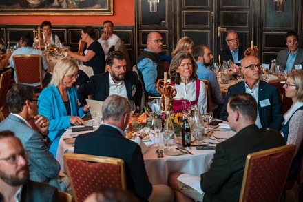 Ein Teil des BdS-Präsidiums mit BdS-Hauptgeschäftsführer Markus Suchert und Ingrid Hartges, Hauptgeschäftsführerin des Deutschen Hotel- und Gaststättenverbands Dehoga (Foto © BdS/ Paul Günther)