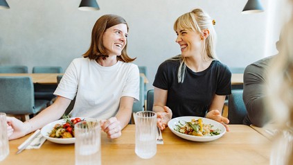 Das neue "FÜR UNS-Siegel" von apetito catering soll Nachhaltigkeit in der Gemeinschaftsverpflegung messbar, transparent und erlebbar machen.