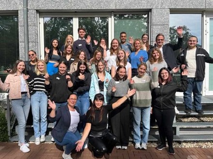 Auszubildende und dual Studierende beim Onboarding im Lindner Hotel Düsseldorf Airport (Foto: © Lindner Hotels AG)