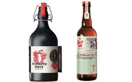 Eine Flasche Wildsauter Urbier und eine Flasche Grenzgänger, beide von Stiegl