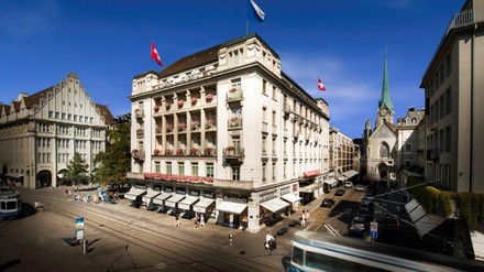 Das Savoy Baur en Ville Hotel Zürich von außen