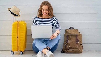Frau Koffer Laptop