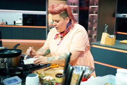 Nina Meyers beim Zubereiten ihres Löffels in der Kochsendung "The Taste".