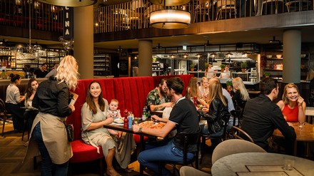 Gastraum in einer L’Osteria