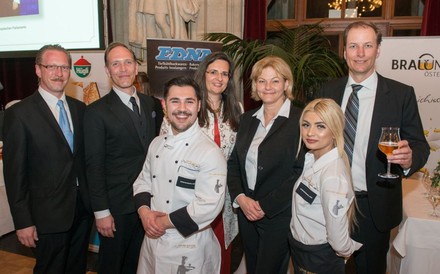 Piroska Payer, Magne Setnes, Gabriela Maria Straka, Konstantin Zimmermann, Gregor Zimmermann und zwei Top Lehrlinge der Spitzenhotellerie