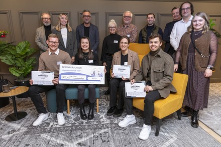 Mit ihrem Konzept „Das Dorf“ belegten Anja Stenzenberger, Maximilian Mager, Max Mager und Leonie Braitsch von der DHBW Ravensburg Mediendesign den dritten Platz. (Foto: © Hotel-Kompetenz-Zentrum)
