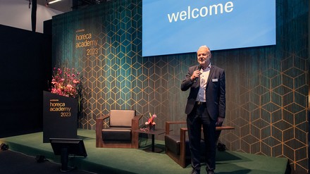 Thomas Kastl Leiter Ambiente Dining auf der Bühne