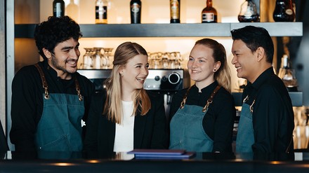 Teamfoto der Auszubildenden im Empire Riverside Hotel.