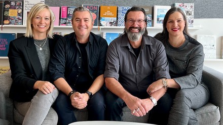 Hans Schmölz und Viktor Fischer zusammen mit ihren Ehefrauen Anja Schmölz und Nadin Fischer