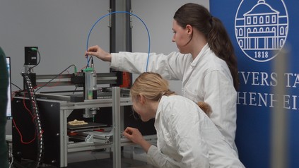 New Food aus dem Lebensmitteldrucker: Studenten der Uni Hohenheim entwerfen im Humboldt reloaded-Projekt "Waste to Food" ein Gebäck in Form des Hohenheimer Schlossses.