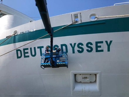 Die MS World Odysee bei der Umbenennung von außen