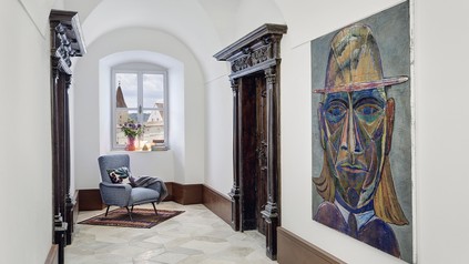 Das Design Hotel Engelwirt zeigt in seinen Räumen moderne Kunst. (Foto: © Engelwirt)