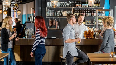 Der „Award der Gastfreundschaft“ geht in diesem Jahr an den besten Thekenbereich. (Foto: © corepics/stock.adobe.com)