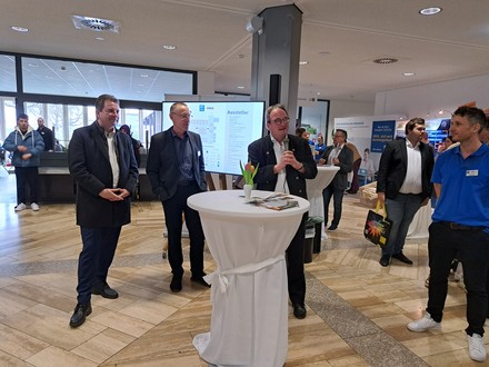 V. l. n. r.: Stefan Welzel, 1. Bürgermeister der Stadt Bad Wörishofen, Johannes Storch, Schulleiter der Hotelfachschule Bad Wörishofen, und Christian Seeberger, Landrat Unterallgäu, begrüßten die zahlreichen Besucher und Aussteller. (Foto: © HOGAPAGE/Sarah Kleinen)