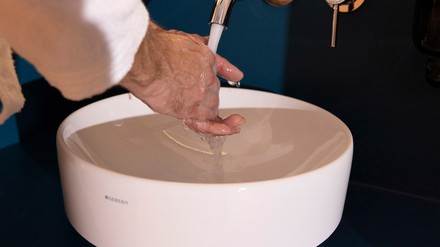 Der Geberit VariForm Aufsatzwaschtisch mit 40 cm Durchmesser (Foto: © Geberit)