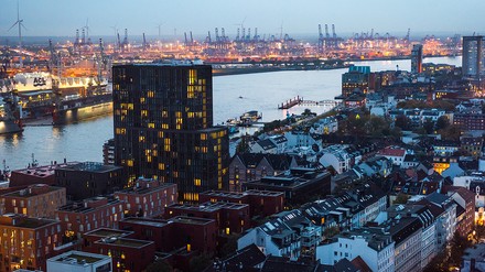 Im Empire Riverside Hotel findet ein Charity-Konzert statt, bei dem jungen Musikern eine Bühne für den guten Zweck geboten wird. (Foto: © Empire Riverside)