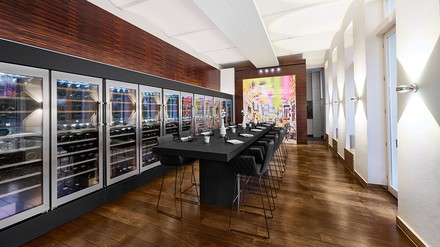 Tafel in der L.A. Jordan Lounge