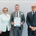 Urkundenverleihung an Jürgen Hennig am Ausbildungsbotschafter-Tag Nürnberg 2024 (Foto: © Dehoga/Kempinski)